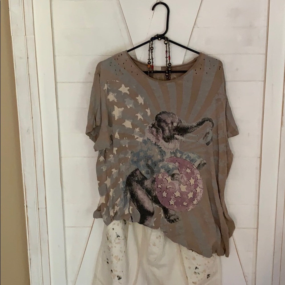 🎄Holiday Sale🎄Magnolia Pearl Main Act Tee - Picture 2 of 7